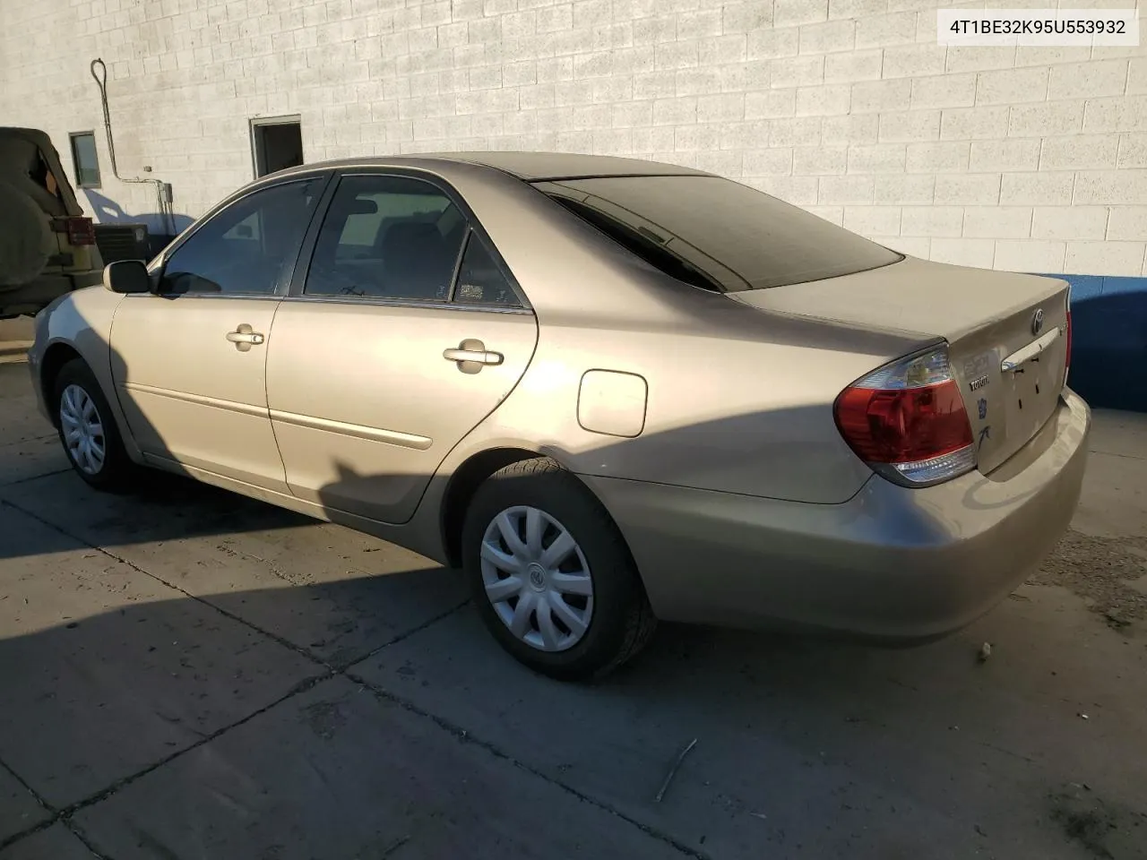 2005 Toyota Camry Le VIN: 4T1BE32K95U553932 Lot: 74378464