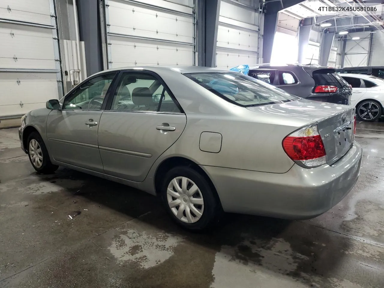 2005 Toyota Camry Le VIN: 4T1BE32K45U581086 Lot: 74616054