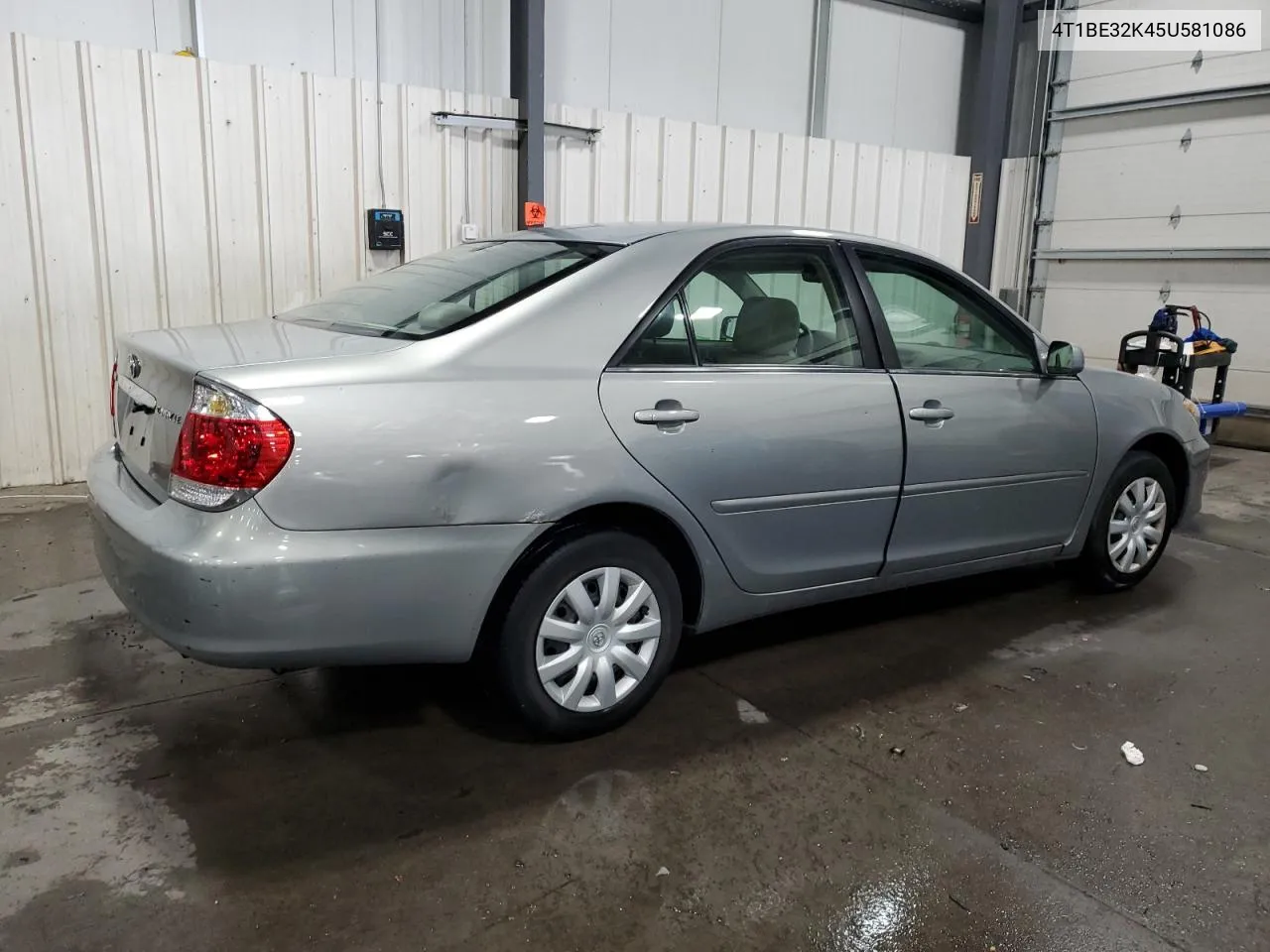 2005 Toyota Camry Le VIN: 4T1BE32K45U581086 Lot: 74616054