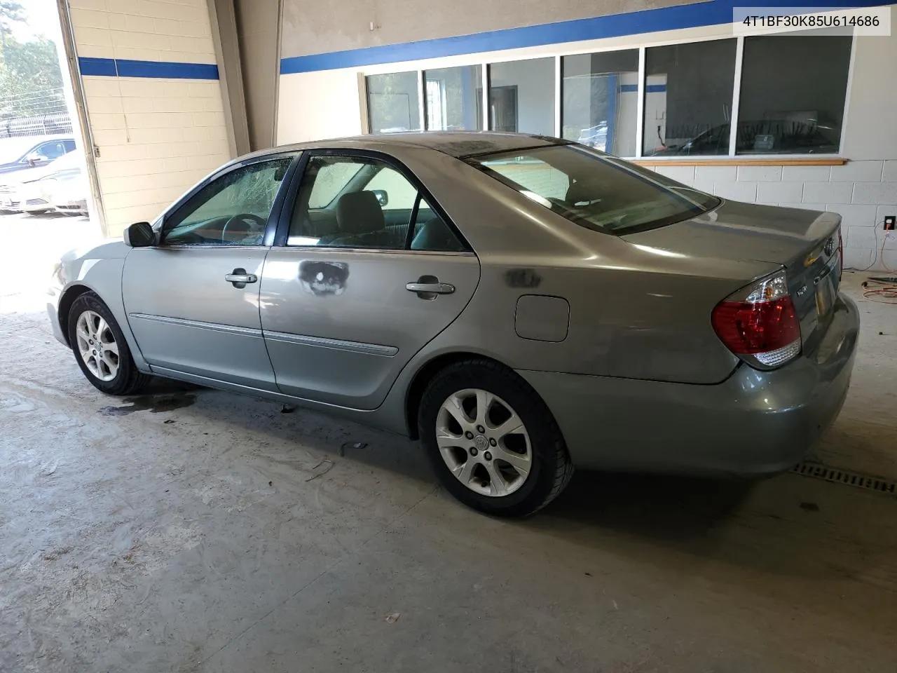 2005 Toyota Camry Le VIN: 4T1BF30K85U614686 Lot: 74661014