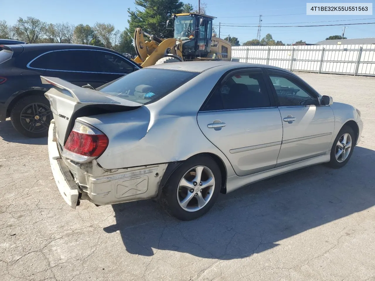 2005 Toyota Camry Le VIN: 4T1BE32K55U551563 Lot: 74970514