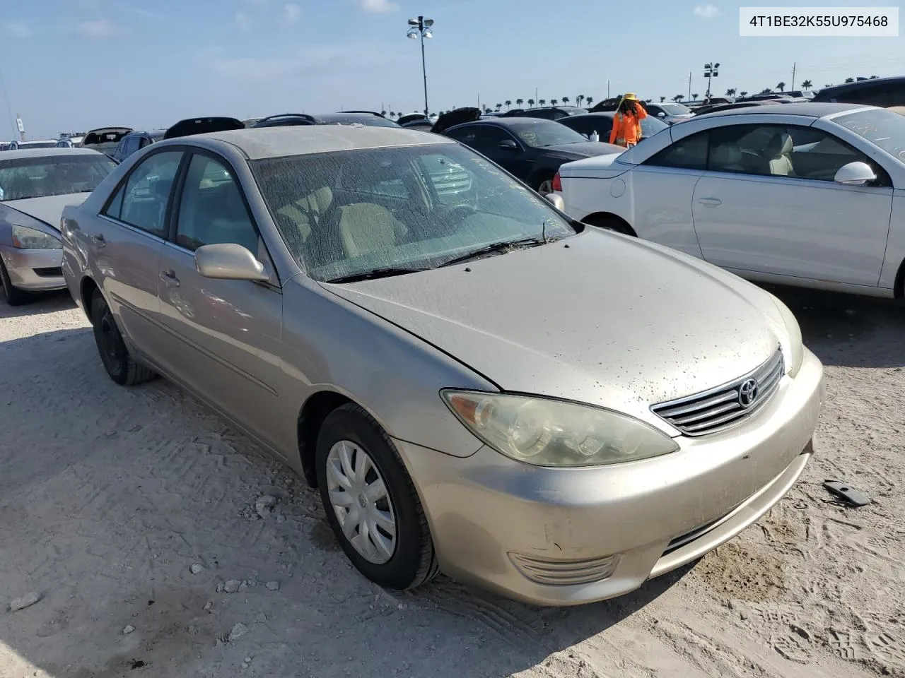 2005 Toyota Camry Le VIN: 4T1BE32K55U975468 Lot: 75232794