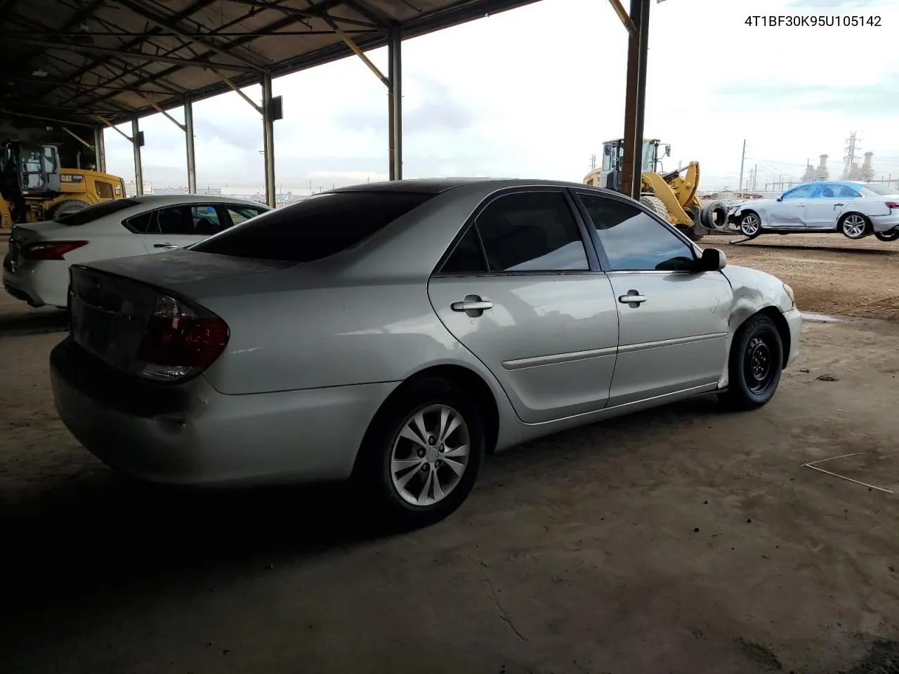 4T1BF30K95U105142 2005 Toyota Camry Le