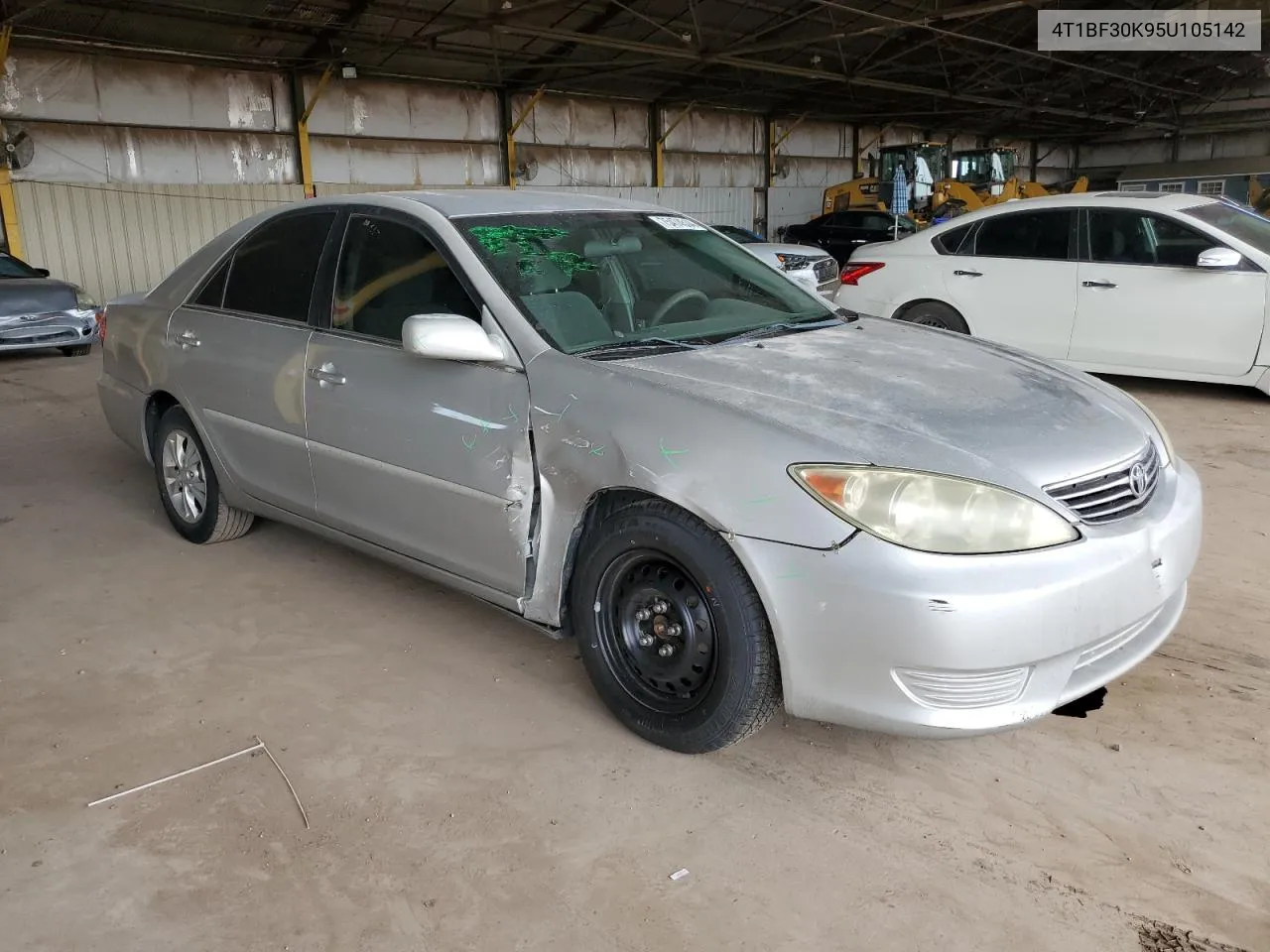 4T1BF30K95U105142 2005 Toyota Camry Le