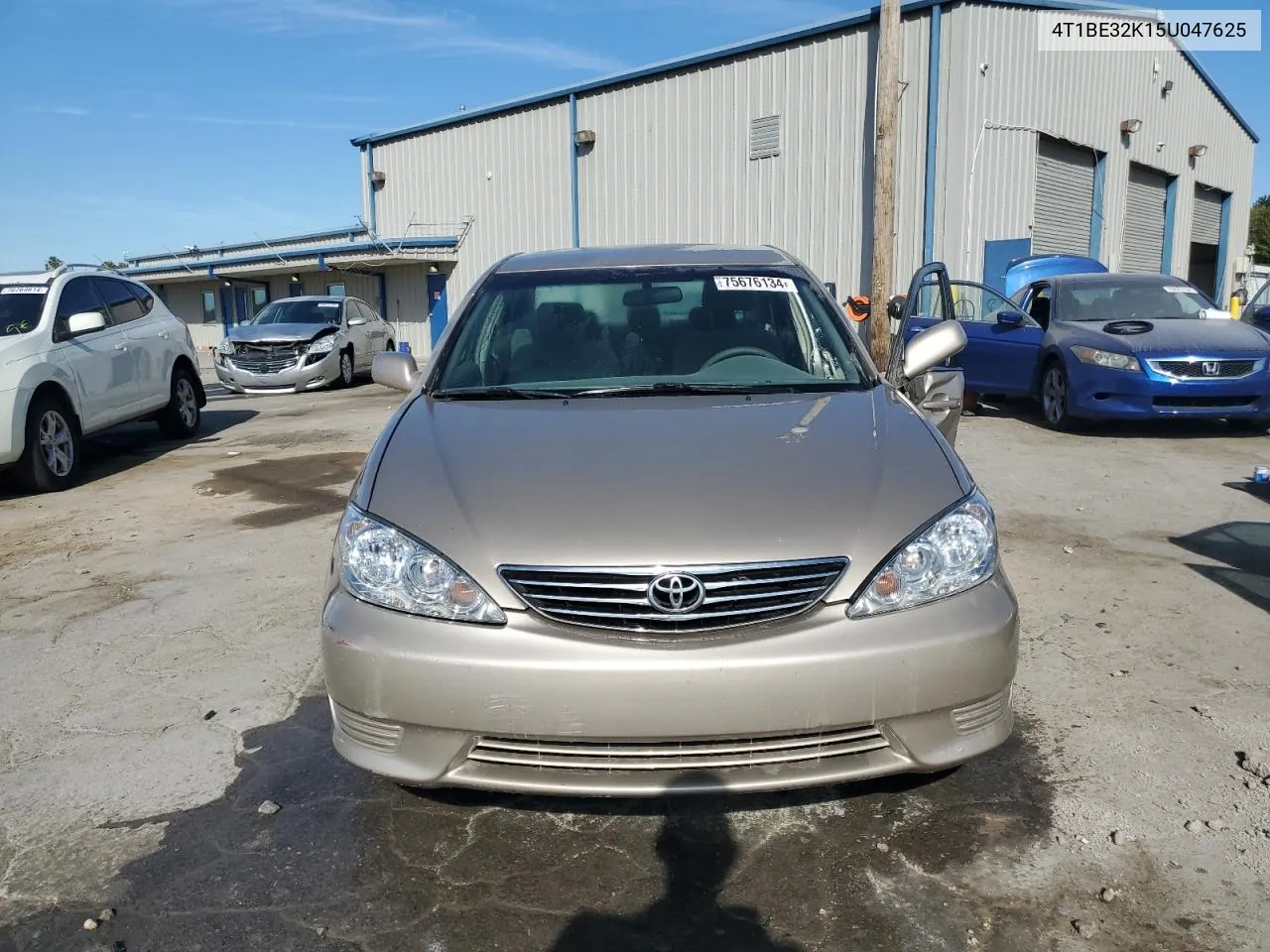 2005 Toyota Camry Le VIN: 4T1BE32K15U047625 Lot: 75676134