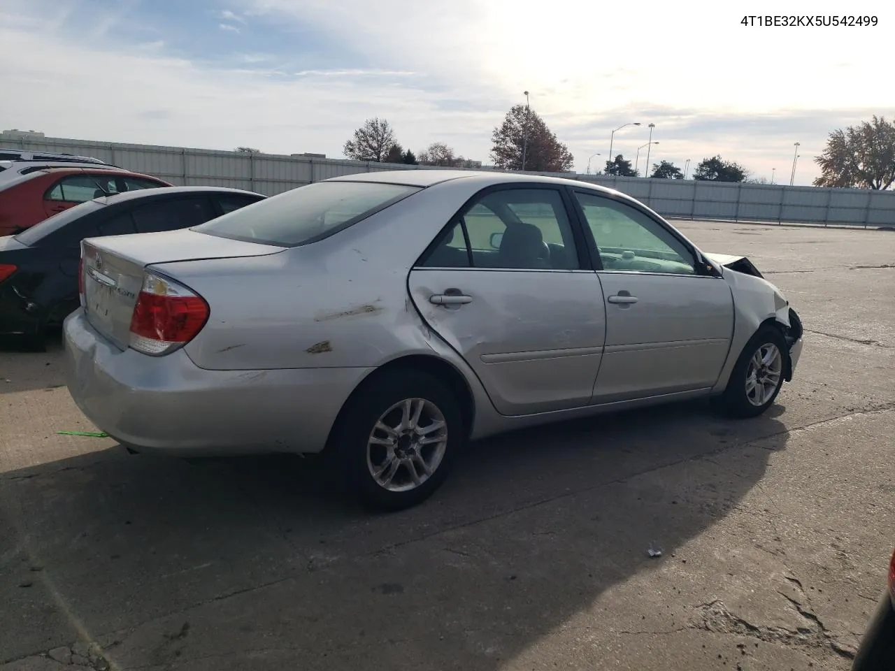 2005 Toyota Camry Le VIN: 4T1BE32KX5U542499 Lot: 76496403