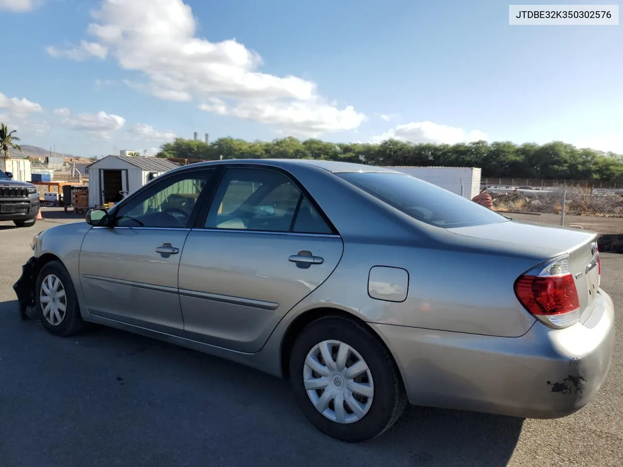 2005 Toyota Camry Le VIN: JTDBE32K350302576 Lot: 77001574