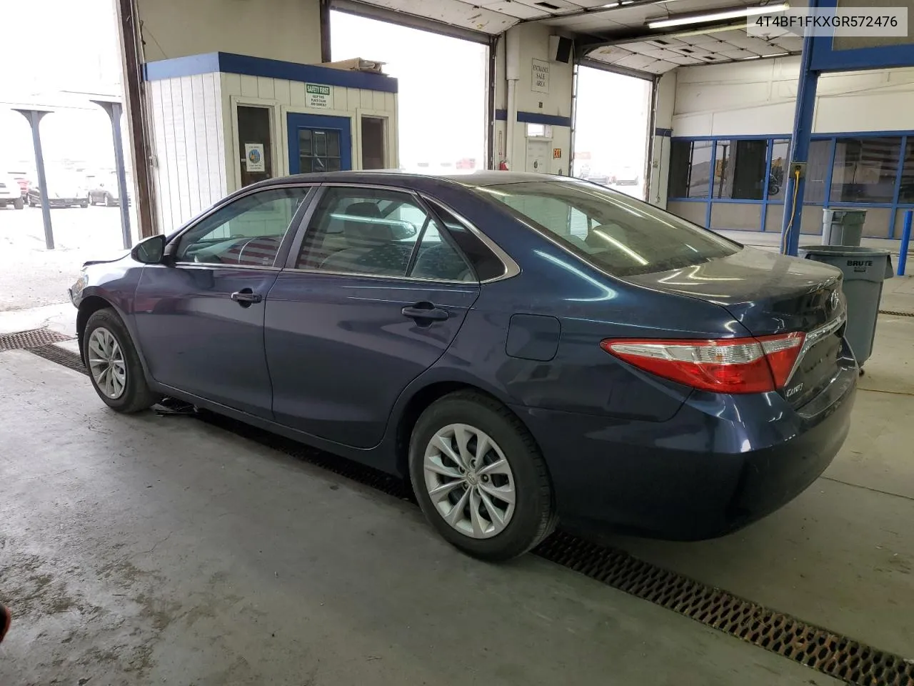 4T4BF1FKXGR572476 2016 Toyota Camry Le