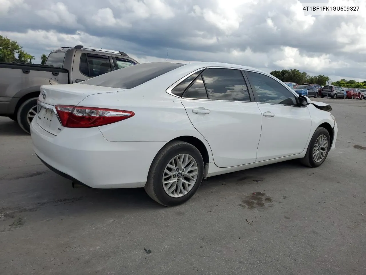 4T1BF1FK1GU609327 2016 Toyota Camry Le