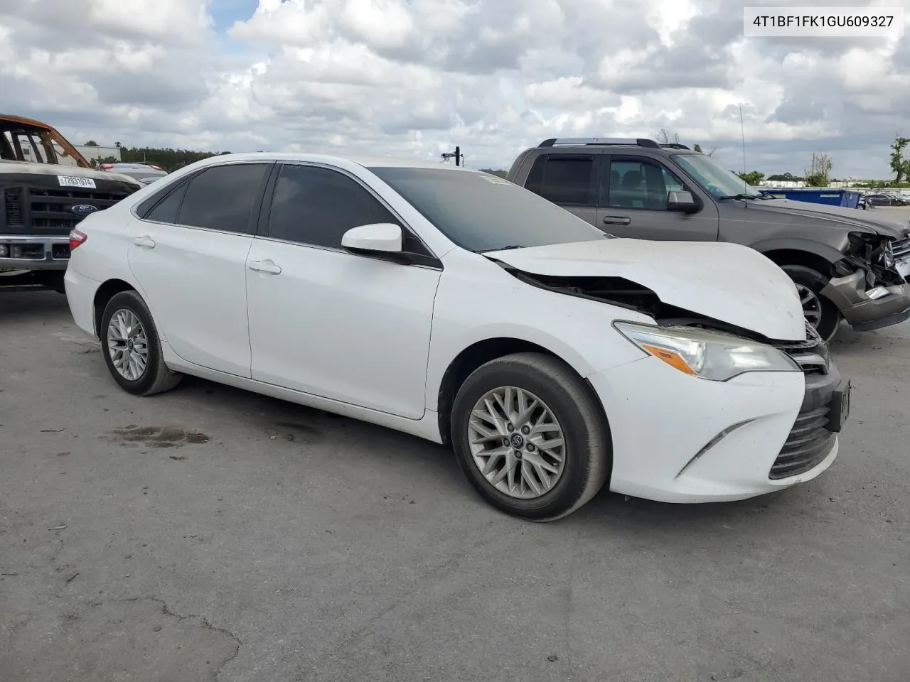 4T1BF1FK1GU609327 2016 Toyota Camry Le