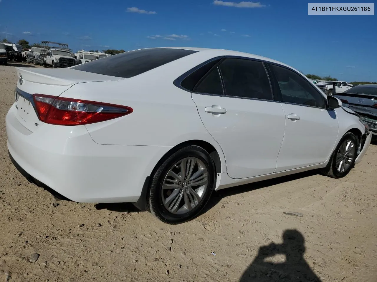 2016 Toyota Camry Le VIN: 4T1BF1FKXGU261186 Lot: 77886114