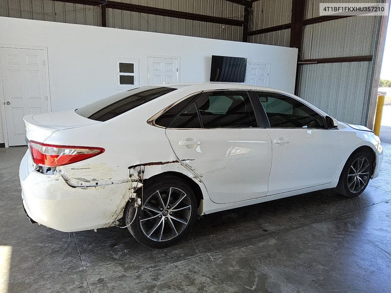 2017 Toyota Camry Le VIN: 4T1BF1FKXHU357210 Lot: 76486774