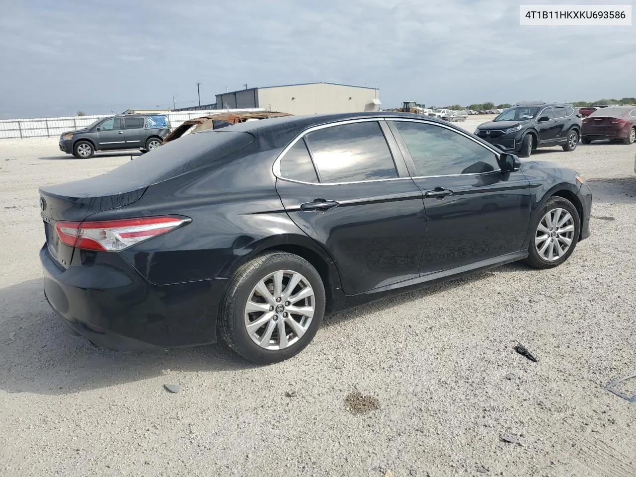 2019 Toyota Camry L VIN: 4T1B11HKXKU693586 Lot: 77276334