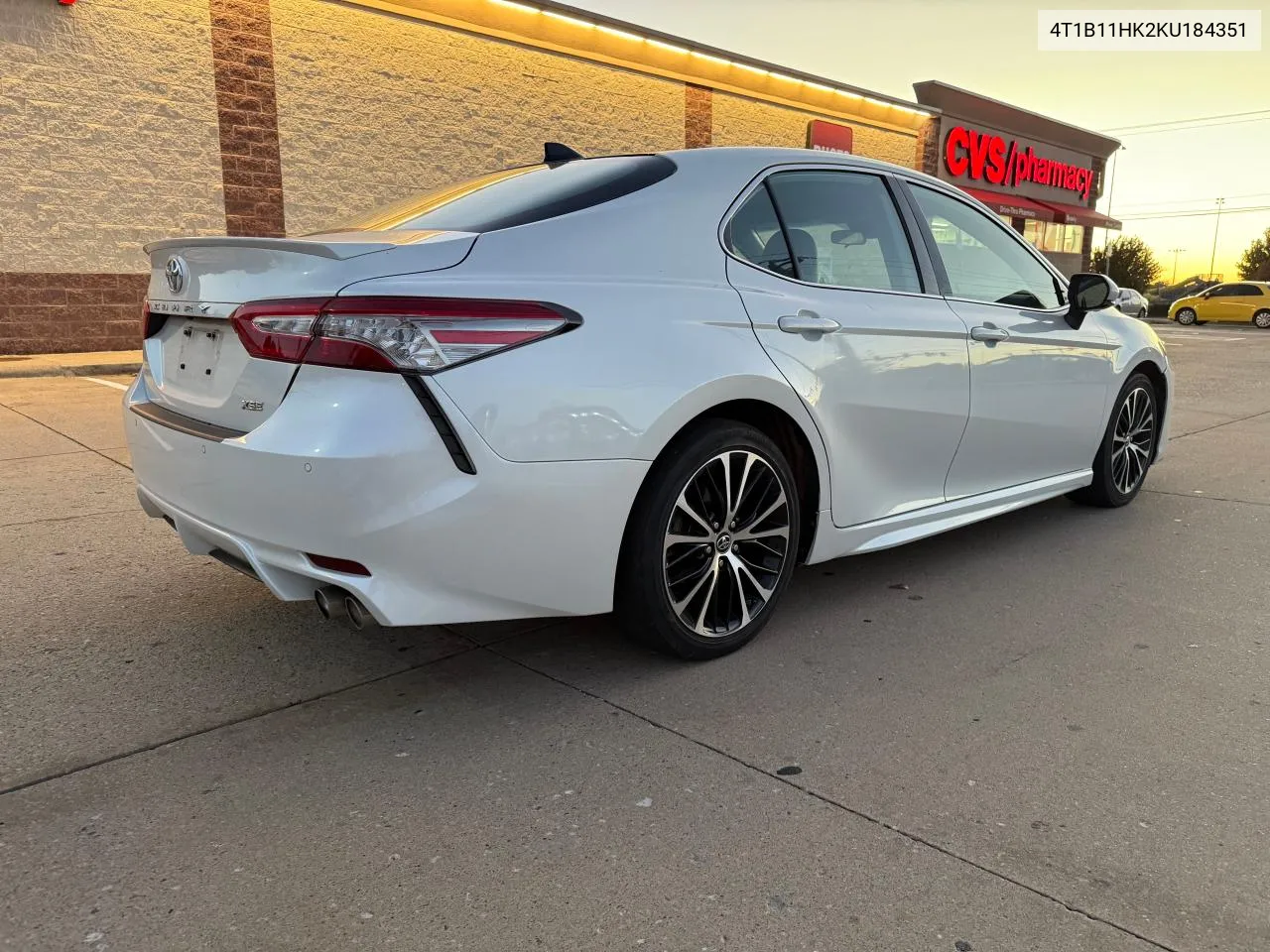 2019 Toyota Camry L VIN: 4T1B11HK2KU184351 Lot: 81383324