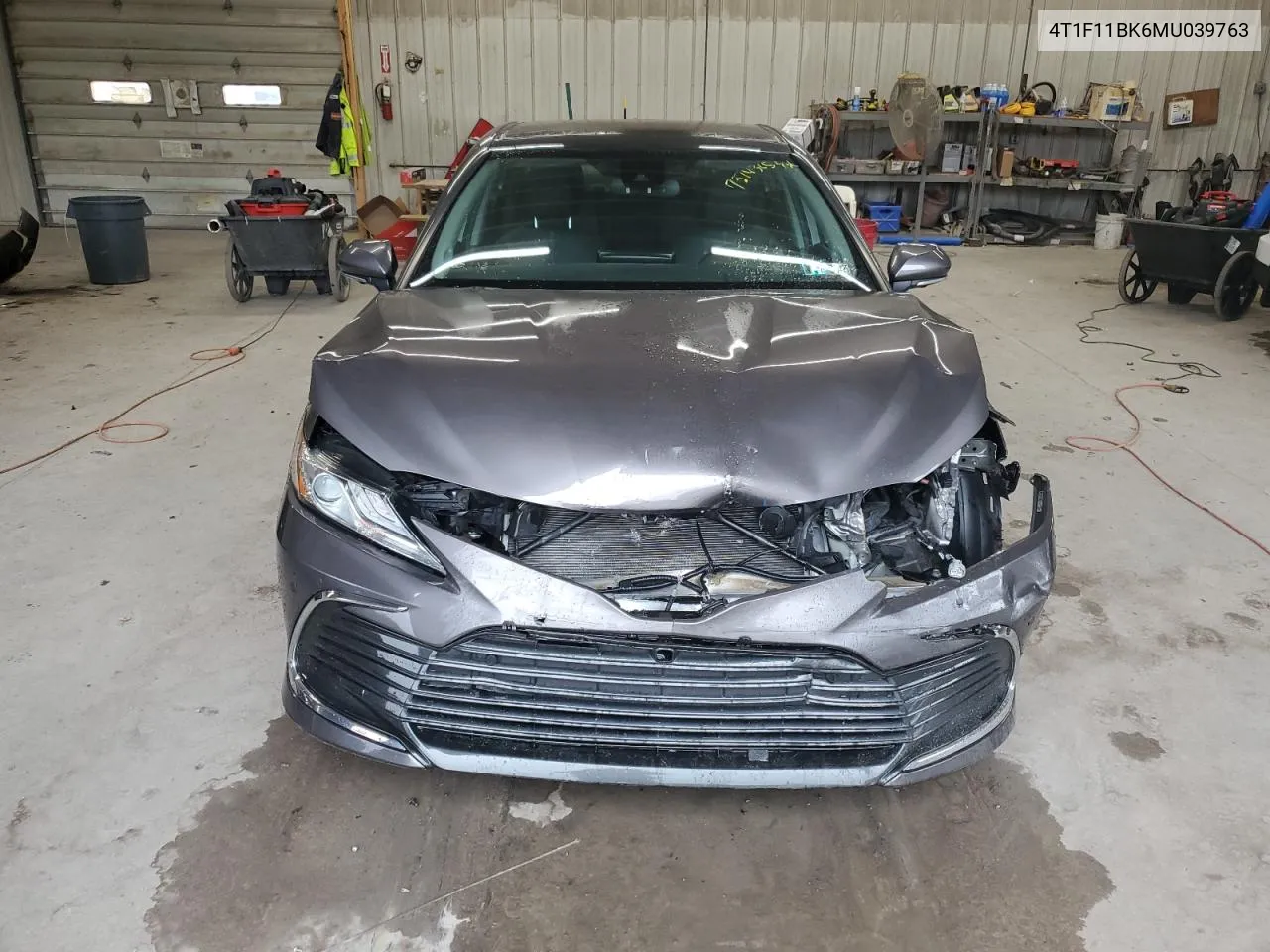 4T1F11BK6MU039763 2021 Toyota Camry Xle