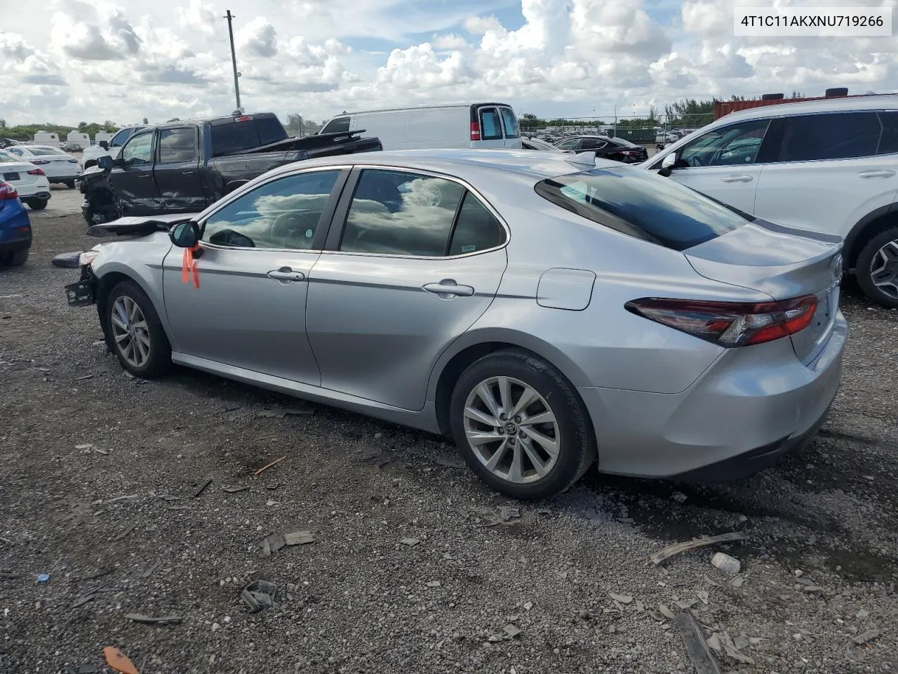 4T1C11AKXNU719266 2022 Toyota Camry Le