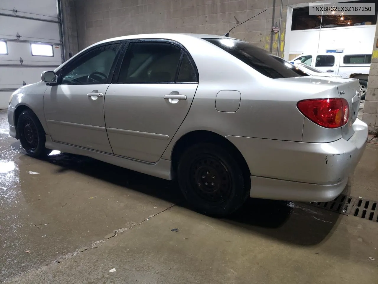 2003 Toyota Corolla Ce VIN: 1NXBR32EX3Z187250 Lot: 69288774