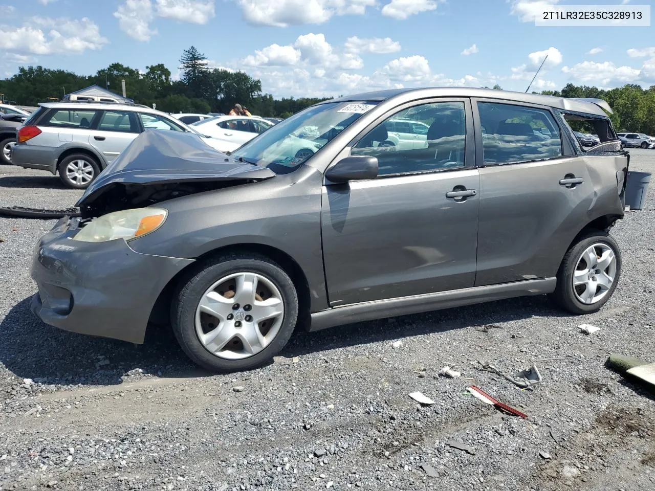 2005 Toyota Corolla Matrix Base VIN: 2T1LR32E35C328913 Lot: 68251574