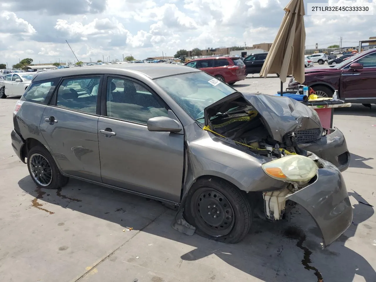 2005 Toyota Corolla Matrix Base VIN: 2T1LR32E45C333330 Lot: 69902214