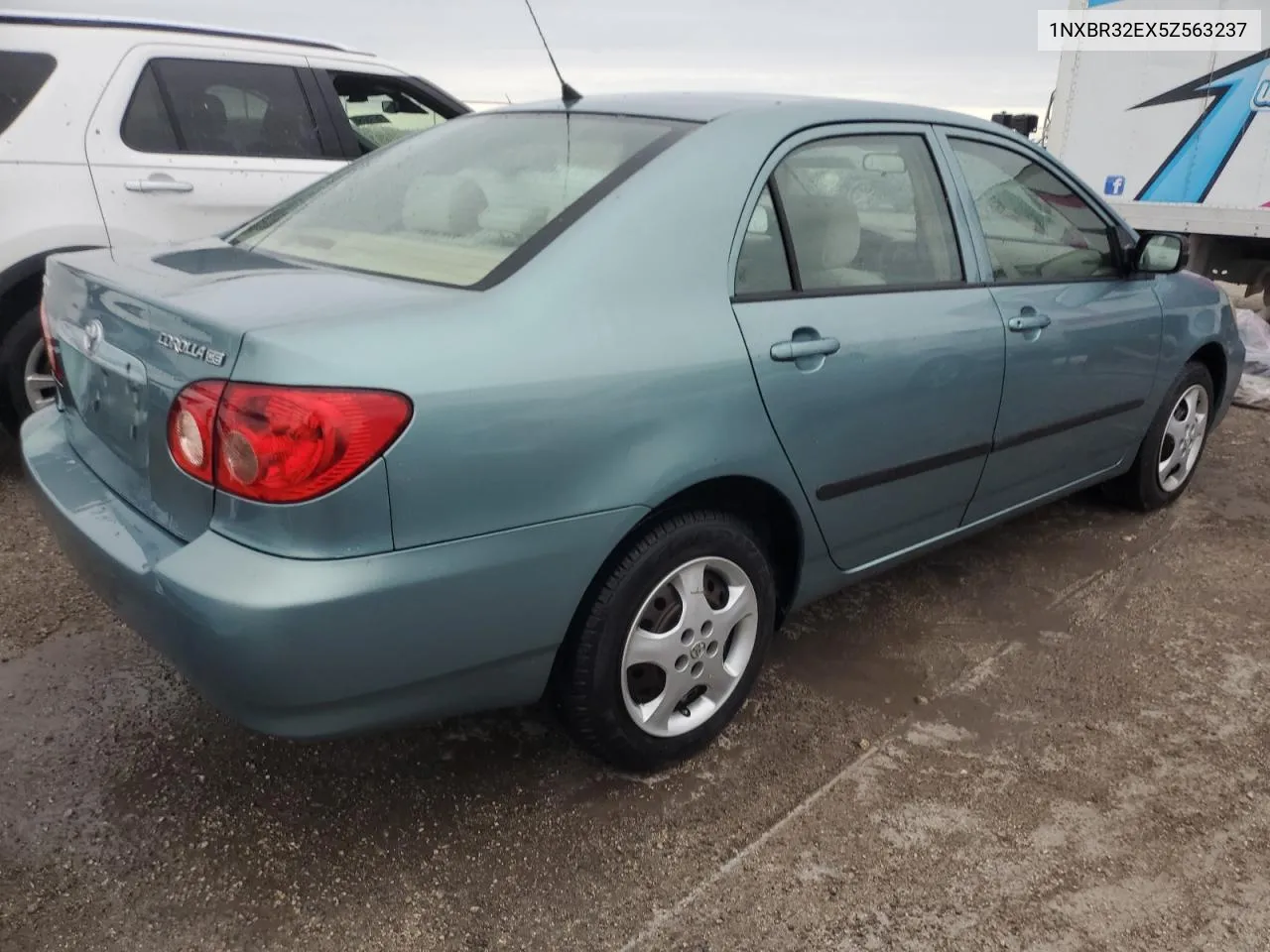 2005 Toyota Corolla Ce VIN: 1NXBR32EX5Z563237 Lot: 76702594