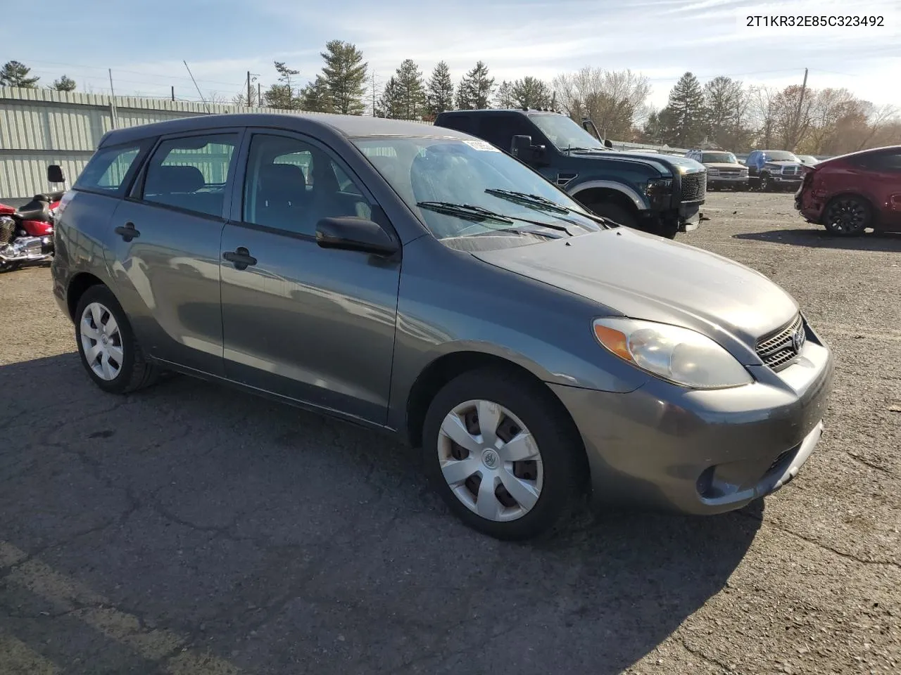 2005 Toyota Corolla Matrix Xr VIN: 2T1KR32E85C323492 Lot: 81090584