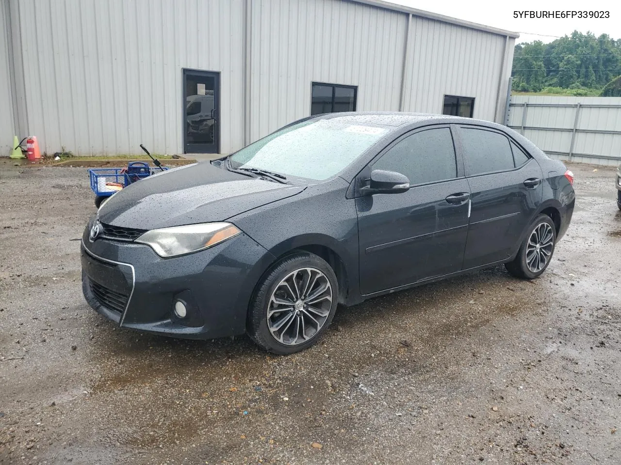 2015 Toyota Corolla L VIN: 5YFBURHE6FP339023 Lot: 57229474