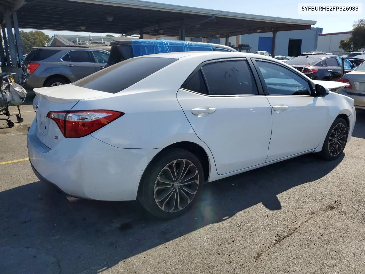 2015 Toyota Corolla L VIN: 5YFBURHE2FP326933 Lot: 74090594