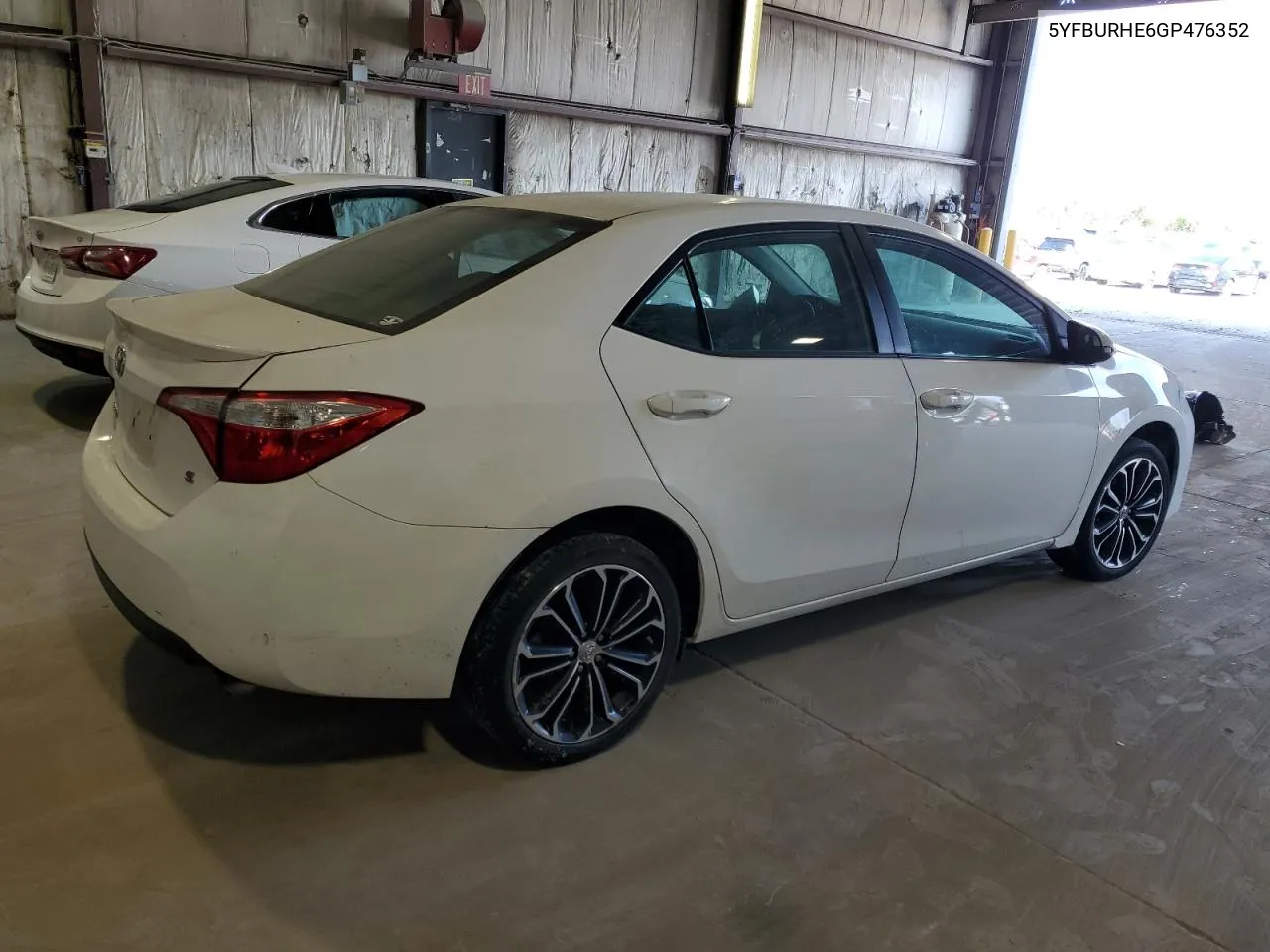 2016 Toyota Corolla L VIN: 5YFBURHE6GP476352 Lot: 69305874