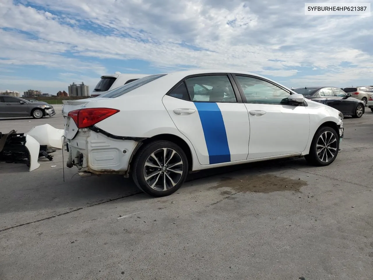 2017 Toyota Corolla L VIN: 5YFBURHE4HP621387 Lot: 73293574