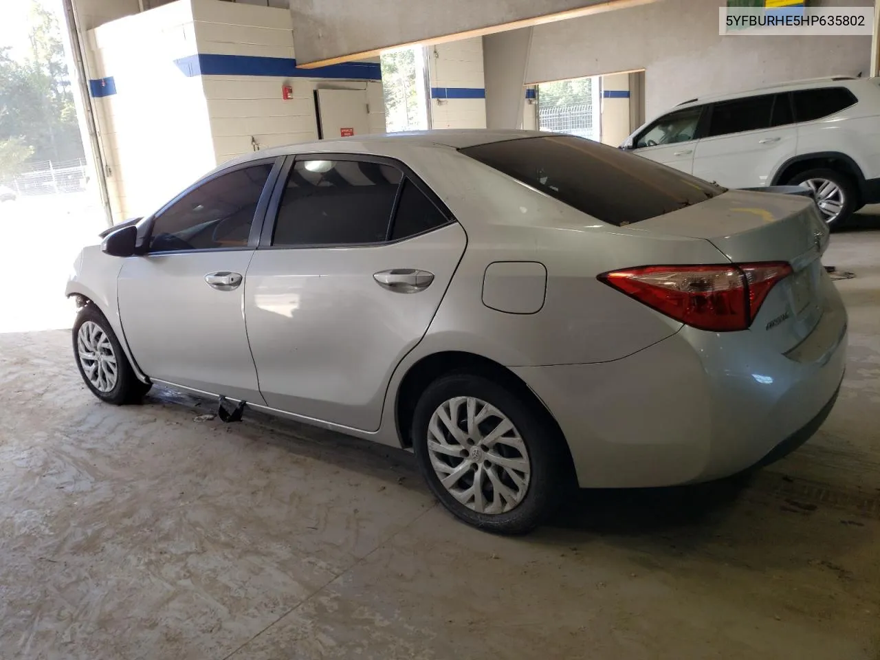 2017 Toyota Corolla L VIN: 5YFBURHE5HP635802 Lot: 74736734