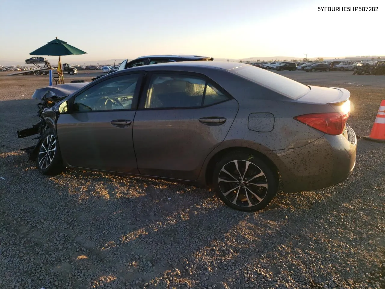 2017 Toyota Corolla L VIN: 5YFBURHE5HP587282 Lot: 81372144