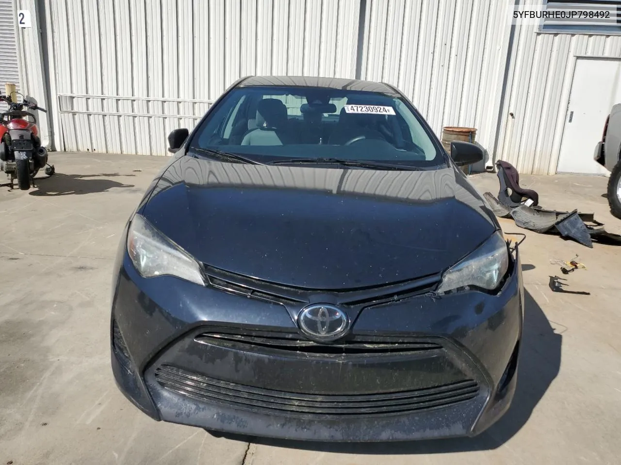 2018 Toyota Corolla L VIN: 5YFBURHE0JP798492 Lot: 47230924