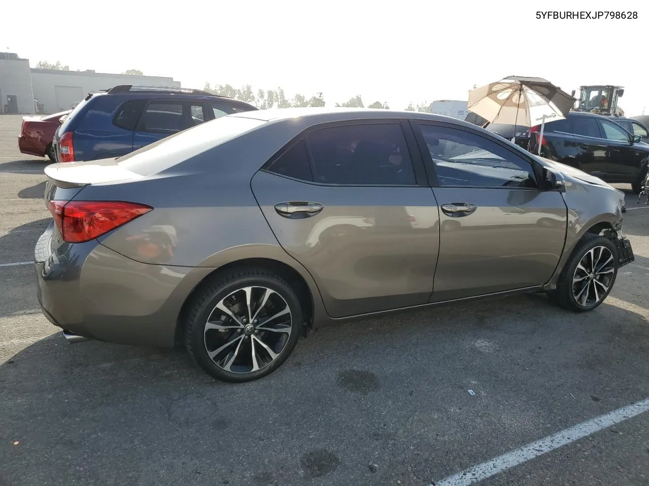 2018 Toyota Corolla L VIN: 5YFBURHEXJP798628 Lot: 72650594