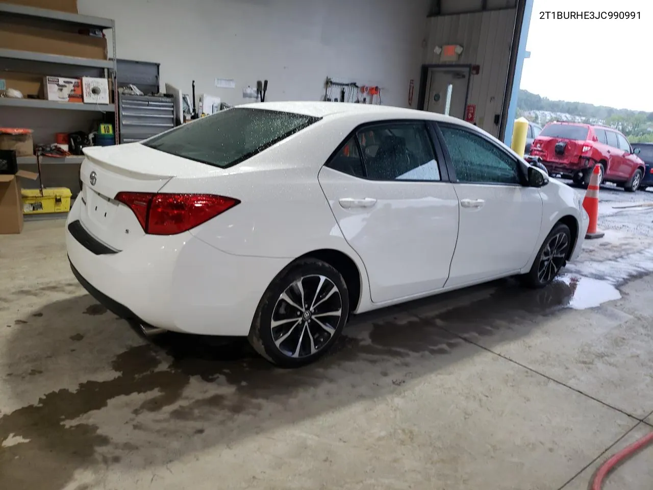 2018 Toyota Corolla L VIN: 2T1BURHE3JC990991 Lot: 73398974