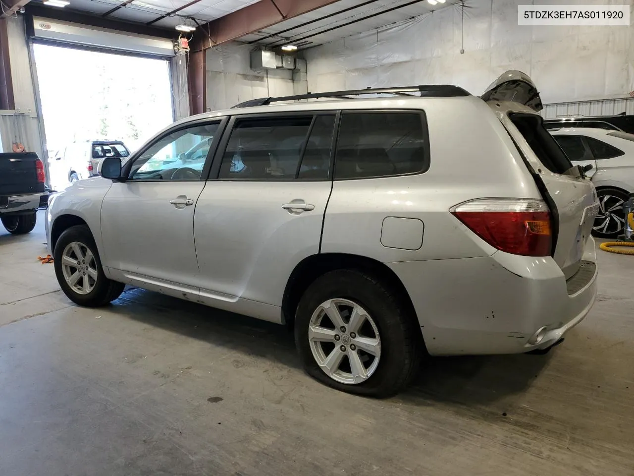 2010 Toyota Highlander VIN: 5TDZK3EH7AS011920 Lot: 73779854