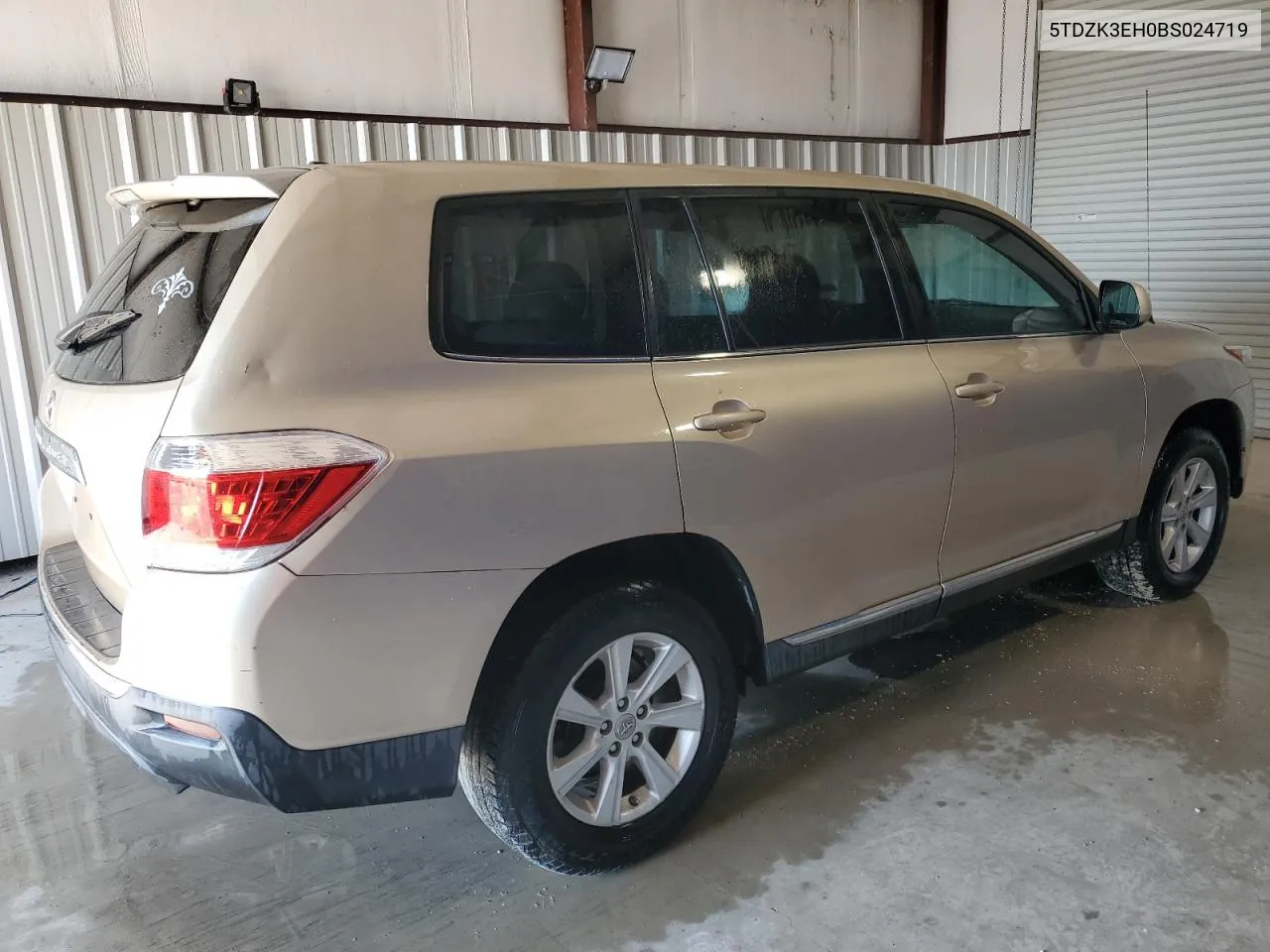 5TDZK3EH0BS024719 2011 Toyota Highlander Base