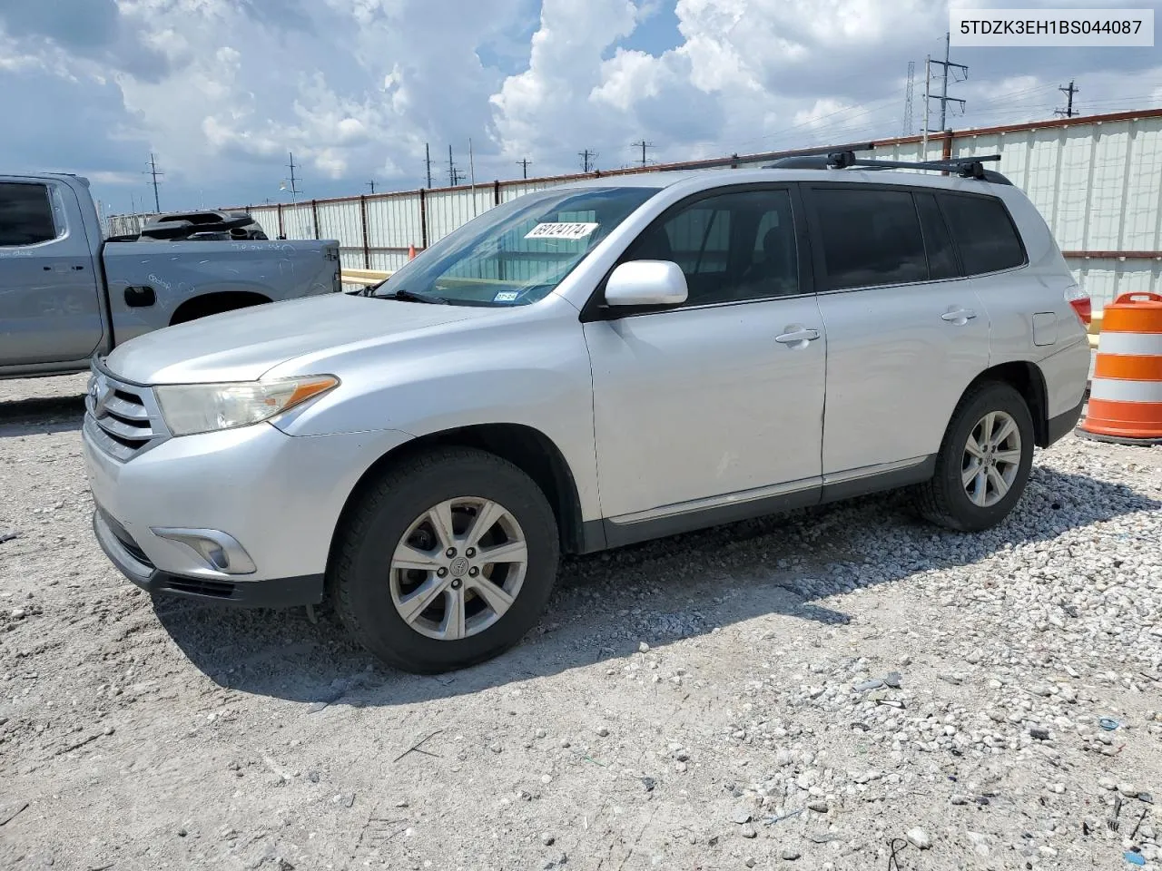 2011 Toyota Highlander Base VIN: 5TDZK3EH1BS044087 Lot: 69124174