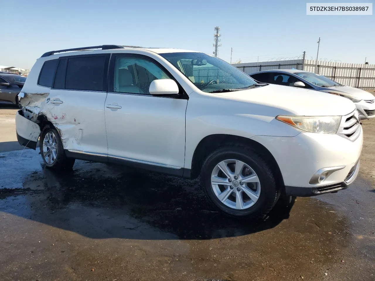 2011 Toyota Highlander Base VIN: 5TDZK3EH7BS038987 Lot: 71127204