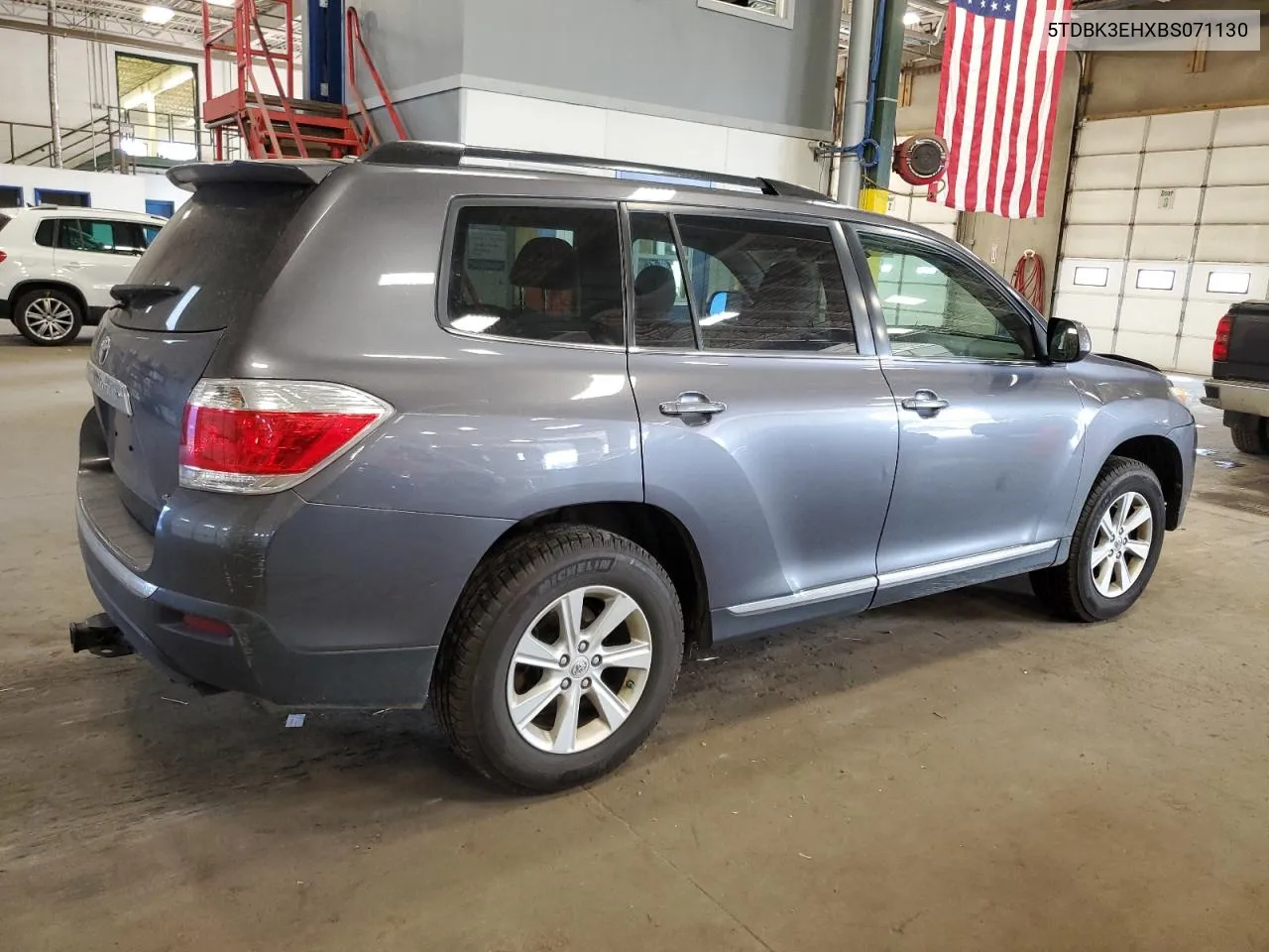 2011 Toyota Highlander Base VIN: 5TDBK3EHXBS071130 Lot: 71234344