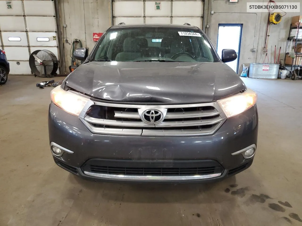 2011 Toyota Highlander Base VIN: 5TDBK3EHXBS071130 Lot: 71234344