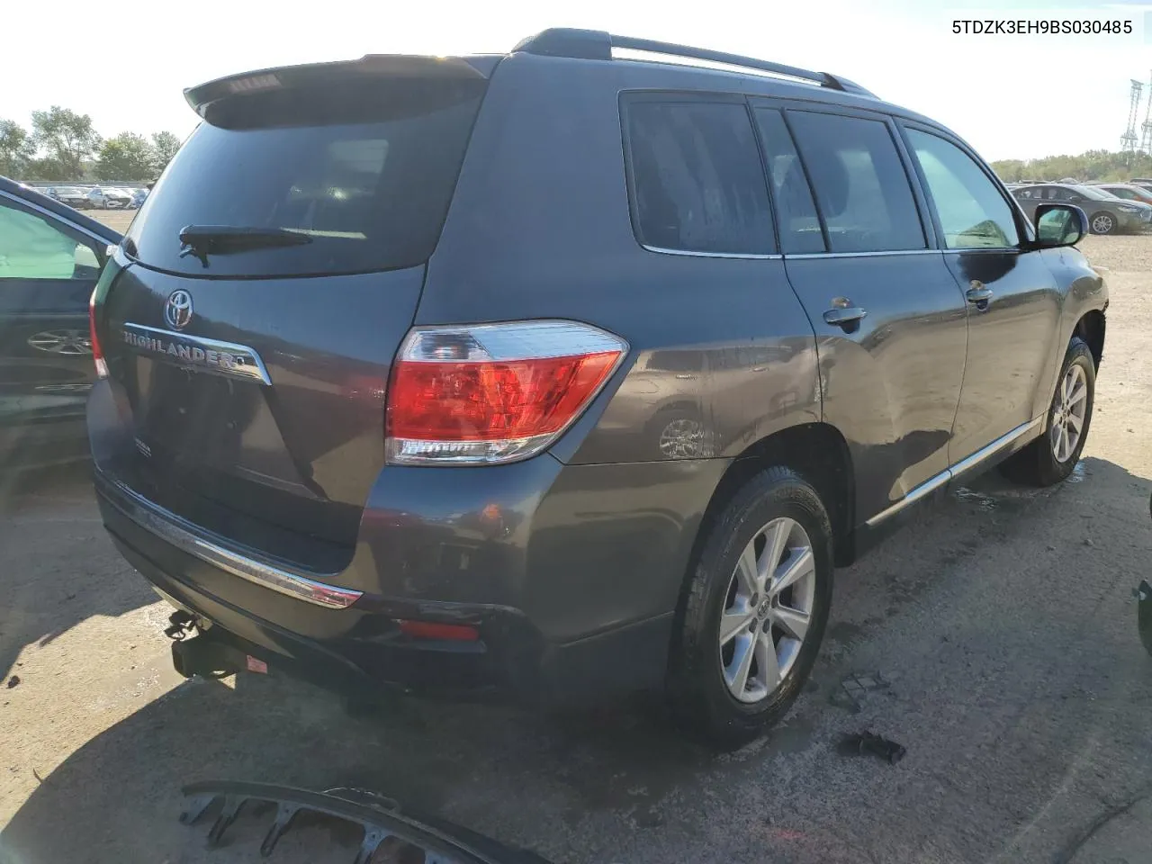 5TDZK3EH9BS030485 2011 Toyota Highlander Base