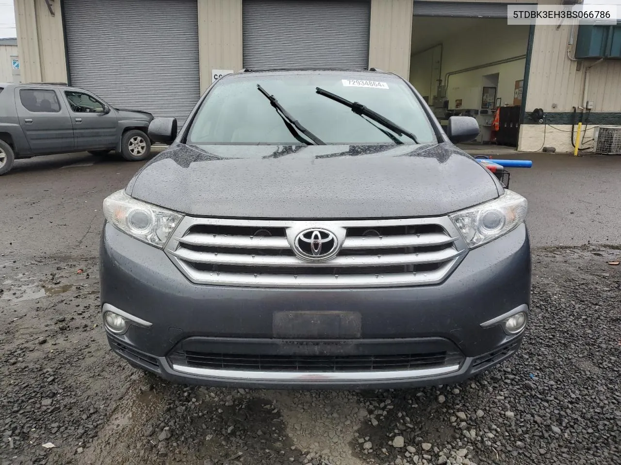 5TDBK3EH3BS066786 2011 Toyota Highlander Base