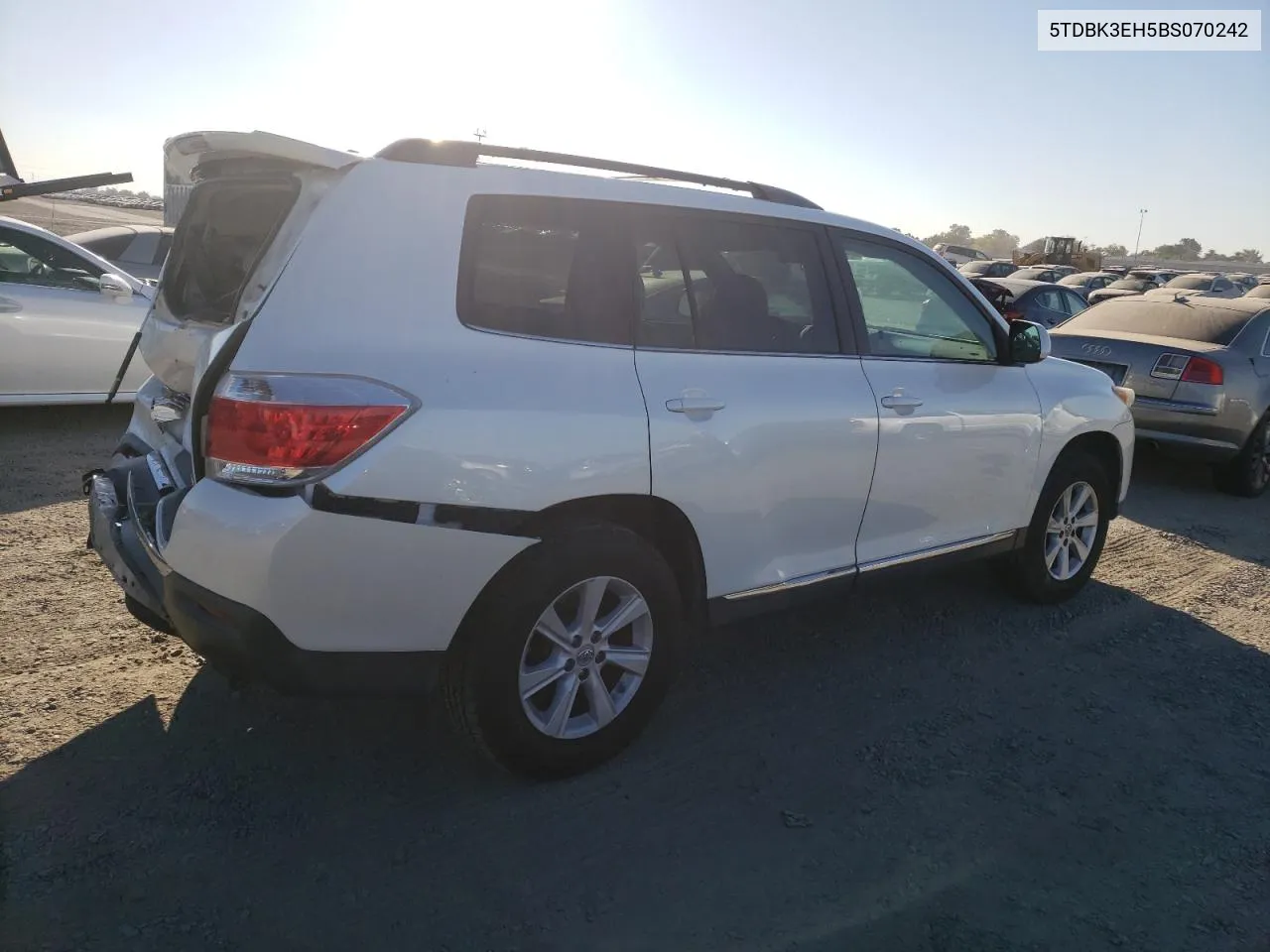 2011 Toyota Highlander Base VIN: 5TDBK3EH5BS070242 Lot: 73892794