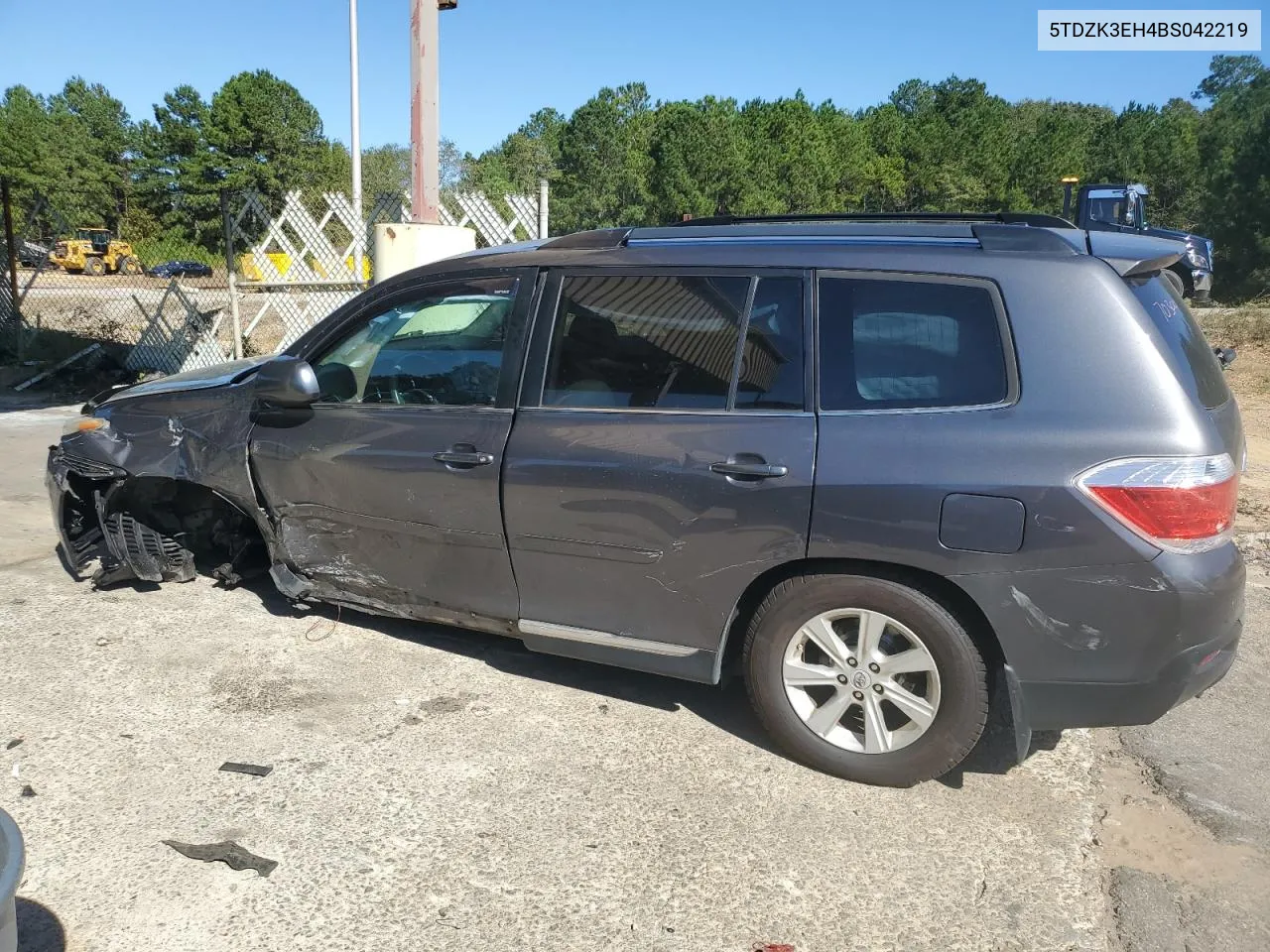 2011 Toyota Highlander Base VIN: 5TDZK3EH4BS042219 Lot: 75345984