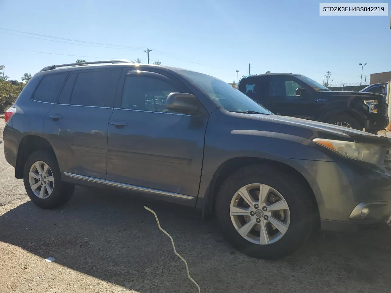 2011 Toyota Highlander Base VIN: 5TDZK3EH4BS042219 Lot: 75345984