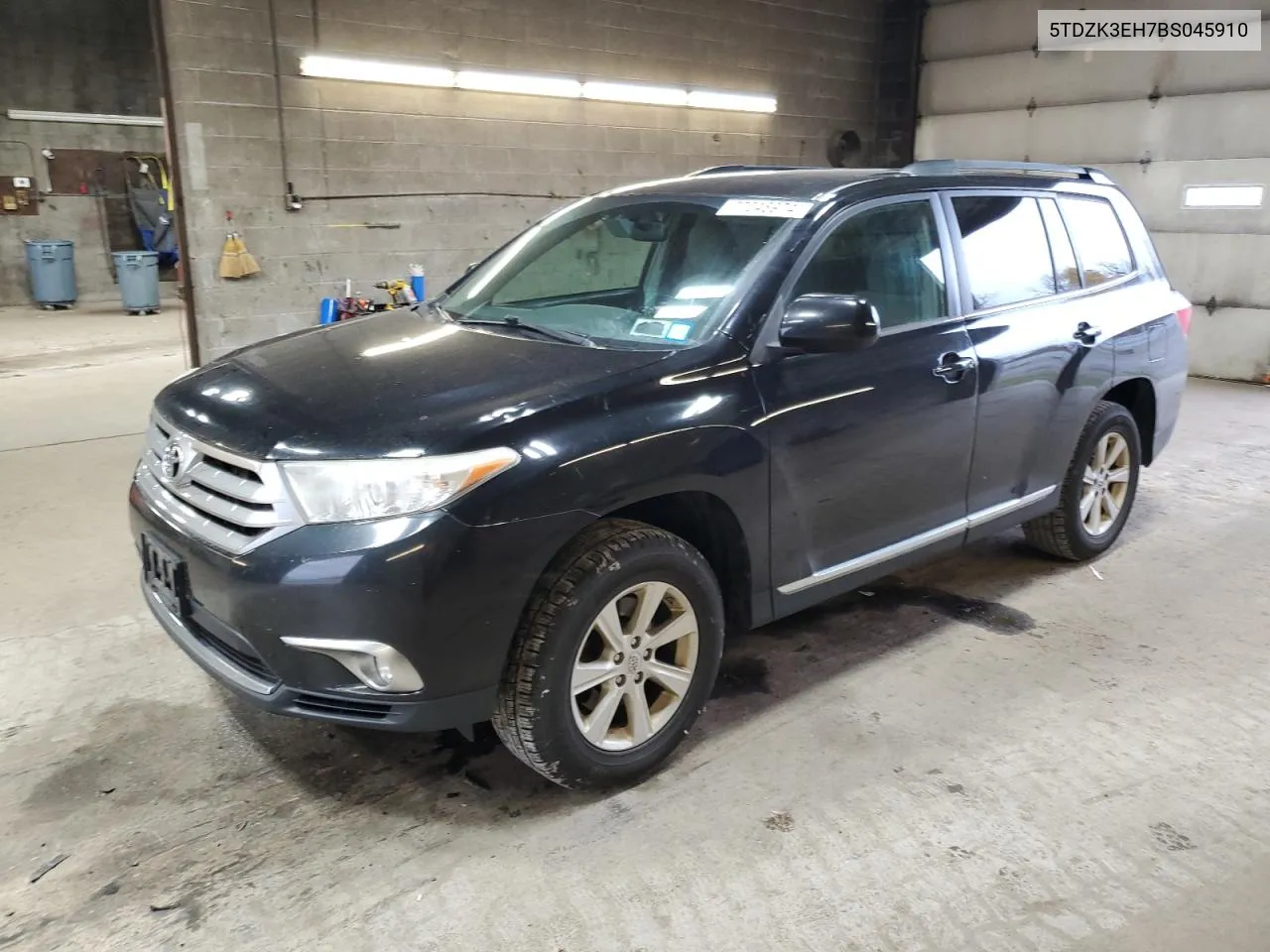 2011 Toyota Highlander Base VIN: 5TDZK3EH7BS045910 Lot: 77048974