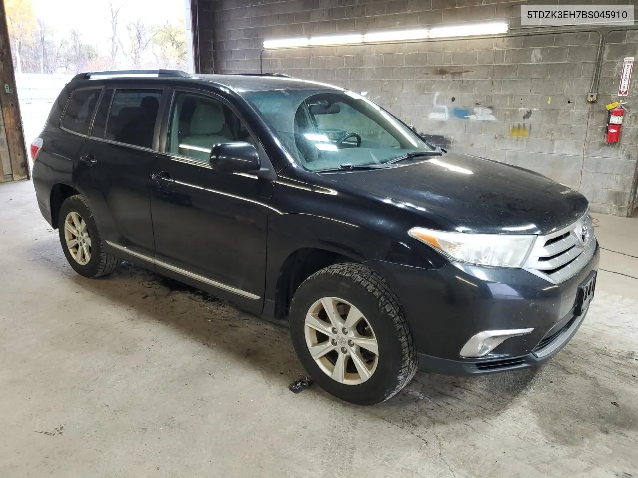 2011 Toyota Highlander Base VIN: 5TDZK3EH7BS045910 Lot: 77048974