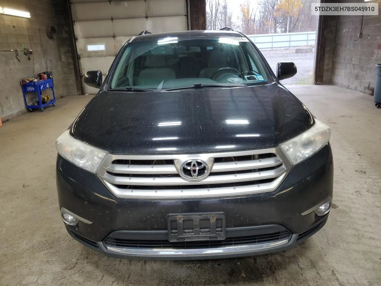 2011 Toyota Highlander Base VIN: 5TDZK3EH7BS045910 Lot: 77048974