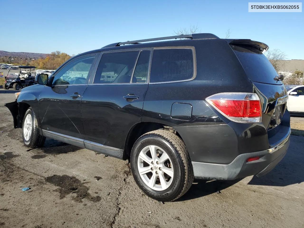 2011 Toyota Highlander Base VIN: 5TDBK3EHXBS062055 Lot: 77787894