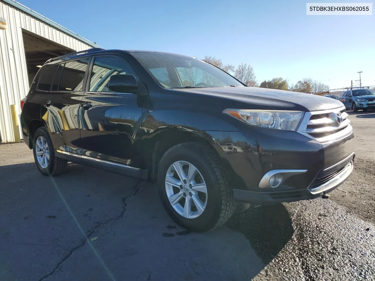 2011 Toyota Highlander Base VIN: 5TDBK3EHXBS062055 Lot: 77787894